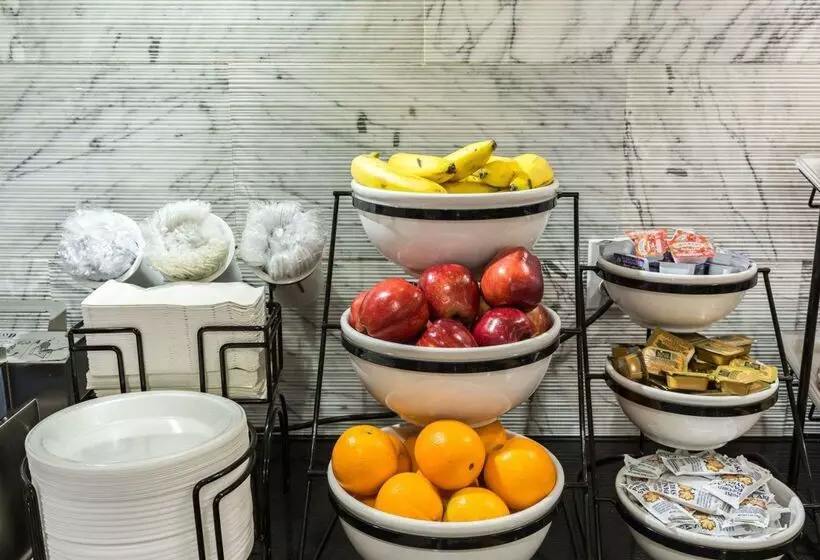 酒店 Econo Lodge Inn & Suites East Houston I10