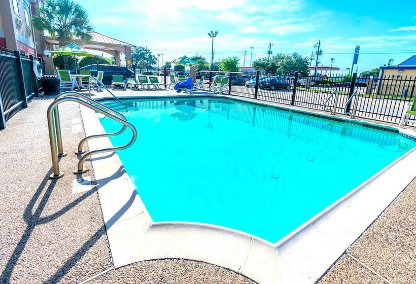 Отель Econo Lodge Inn & Suites East Houston I10