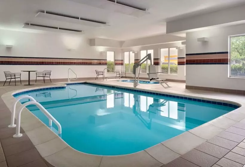 هتل Hilton Garden Inn Fort Wayne