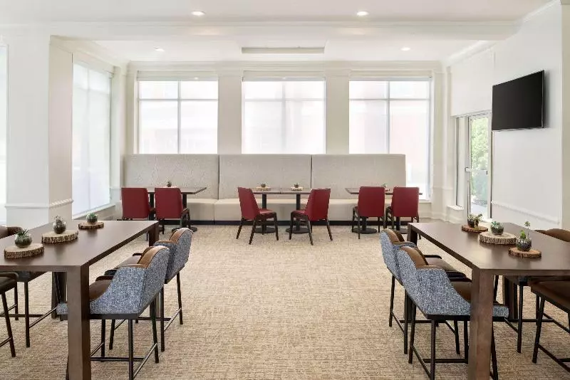 هتل Hilton Garden Inn Fort Wayne