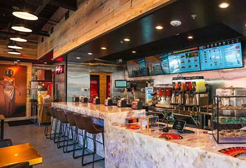 Отель Hilton San Diego Gaslamp Quarter