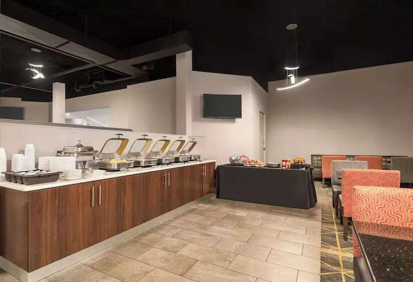 Отель Holiday Inn Mobile West I 10, An Ihg