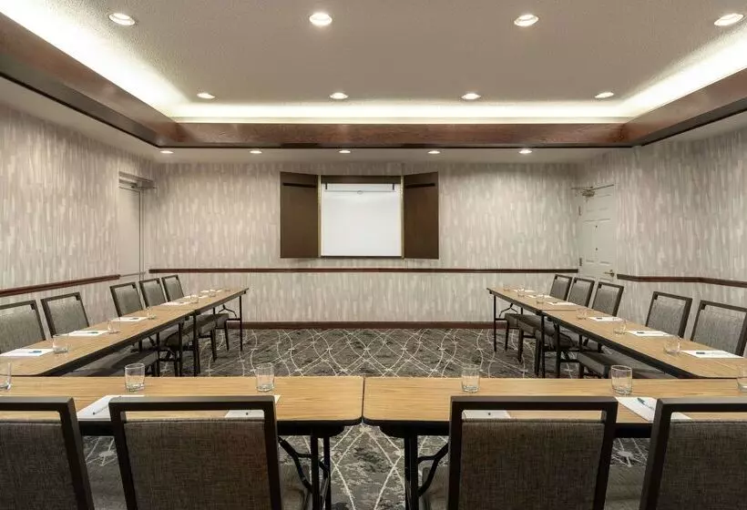 هتل Homewood Suites Erie