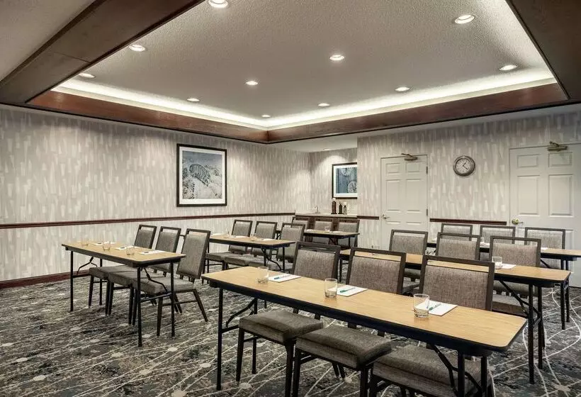 هتل Homewood Suites Erie