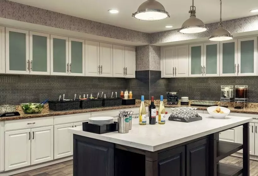 هتل Homewood Suites Erie