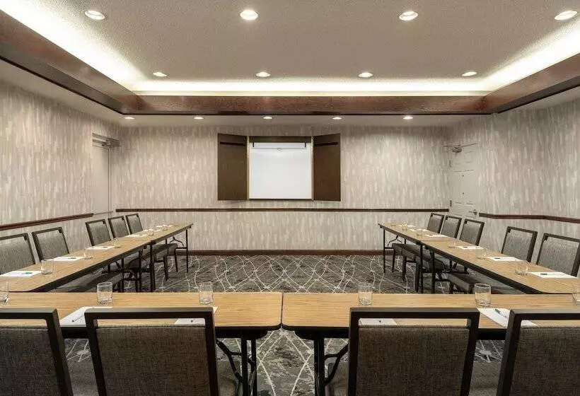 هتل Homewood Suites Erie