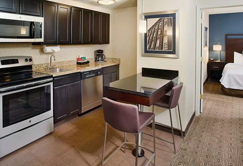 هتل Homewood Suites By Hilton Manchester/airport