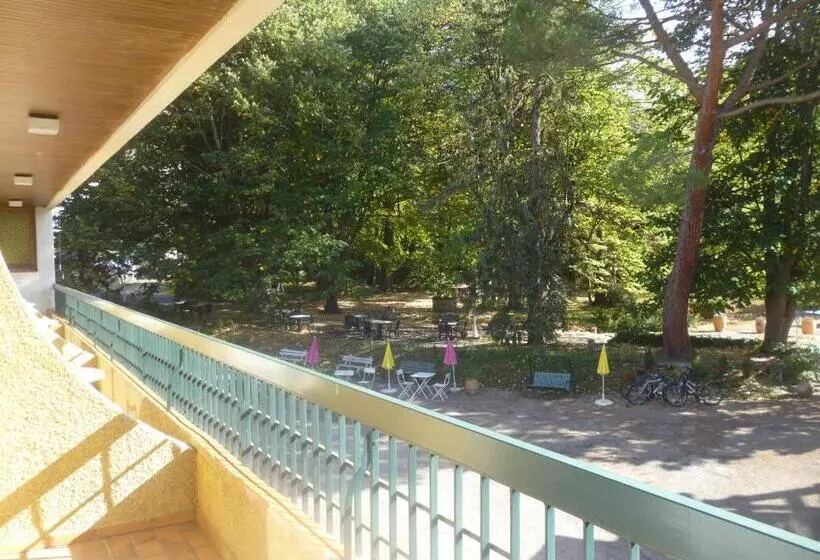 Отель Hôtel Le Mas Fleuri