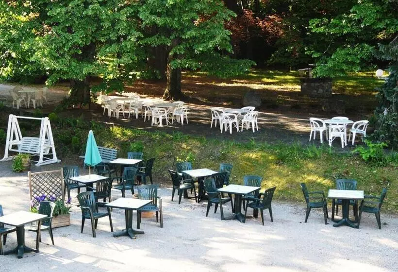 Отель Hôtel Le Mas Fleuri