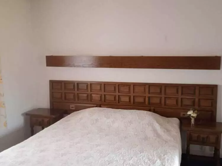 Отель Hôtel Le Mas Fleuri