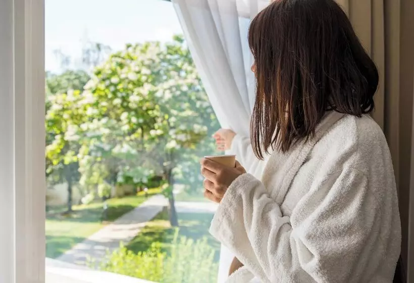 Отель Les Jardins de l'Anjou