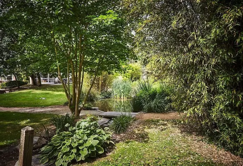 Отель Les Jardins de l'Anjou