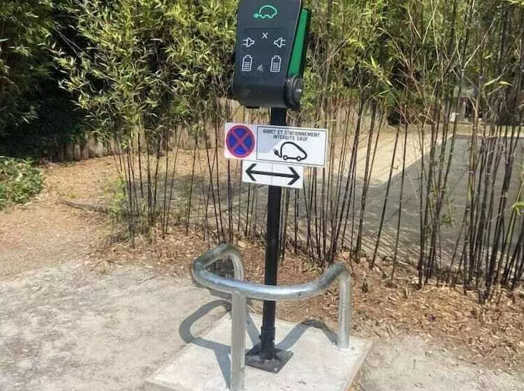 Отель Les Jardins de l'Anjou