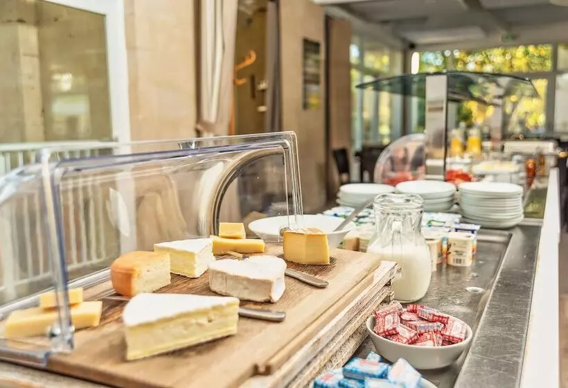 Отель Les Jardins de l'Anjou