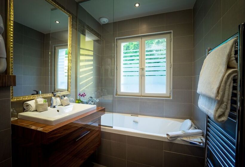 בית מלון כפרי Les Tresoms Lake And Spa Resort