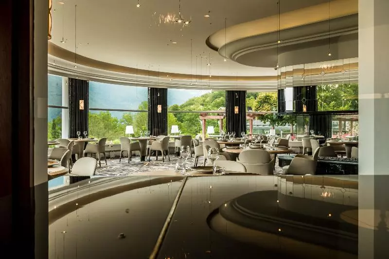 Отель Les Tresoms Lake And Spa Resort