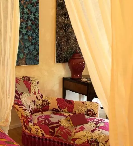 Hotel Mas De La Chapelle