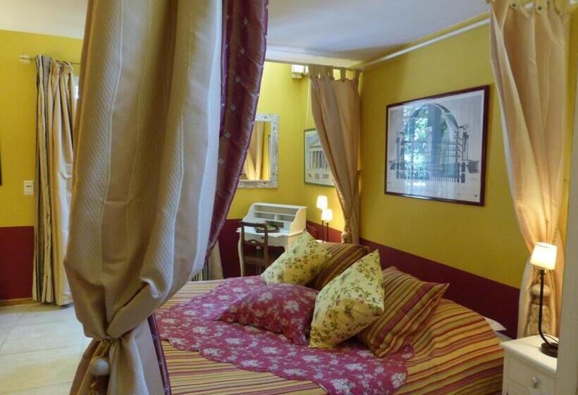 هتل Mas De La Chapelle