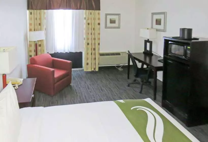 ホテル Quality Inn & Suites Everett