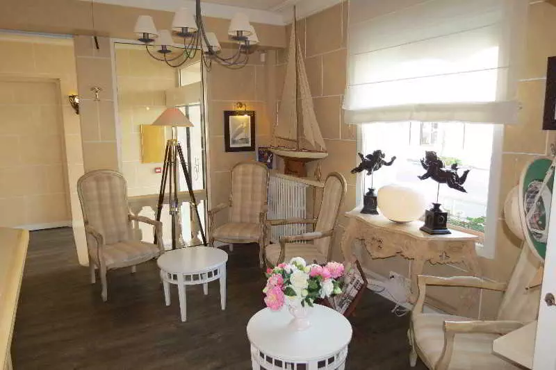 Отель Brit Hôtel Confort Cléria Lorient Centre