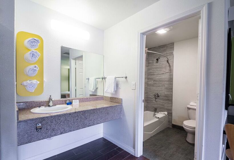 فندق Fisherman S Cove Inn