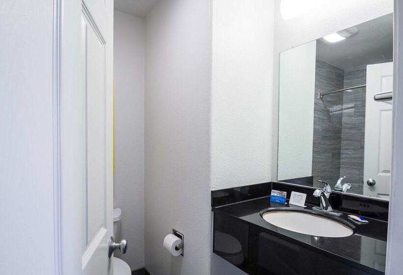 فندق Fisherman S Cove Inn