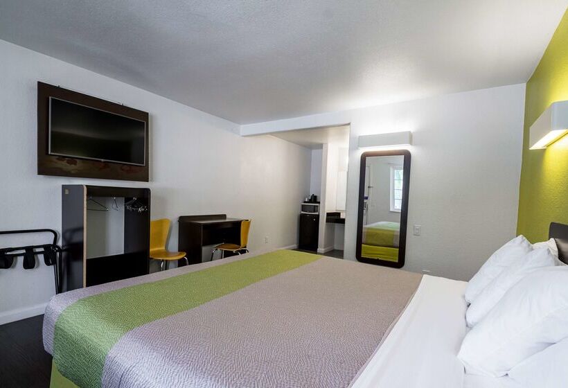 فندق Fisherman S Cove Inn