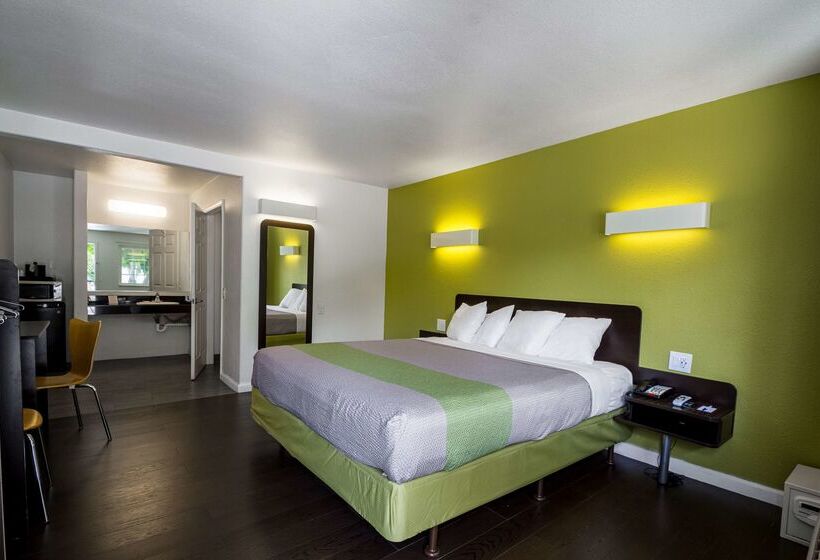 فندق Fisherman S Cove Inn