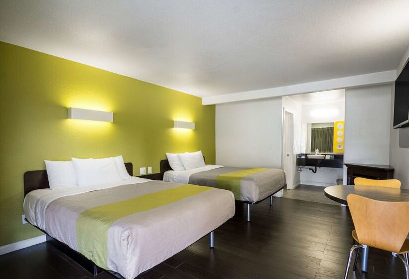 فندق Fisherman S Cove Inn