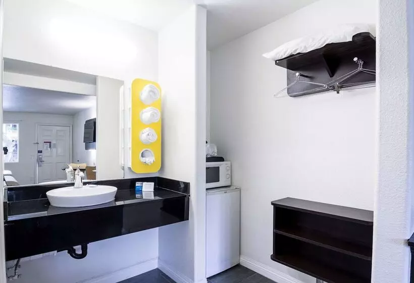 Отель Fisherman S Cove Inn