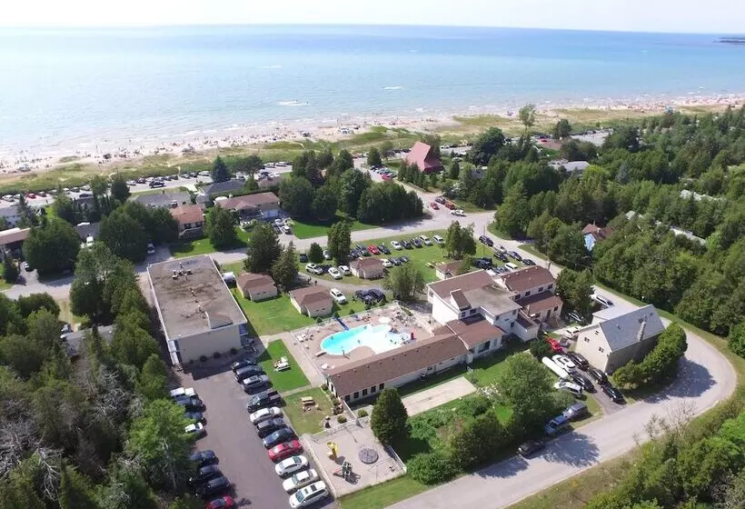 Motelli Sauble Beach Lodge