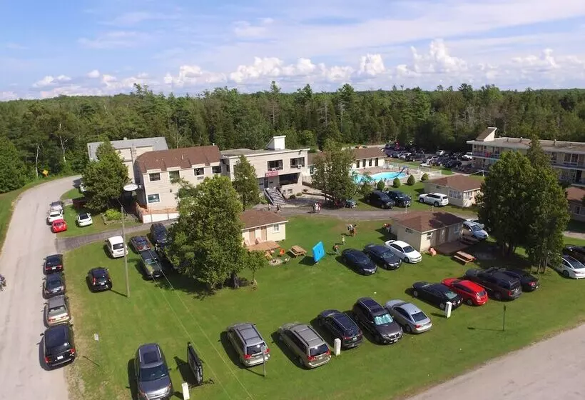 Motelli Sauble Beach Lodge