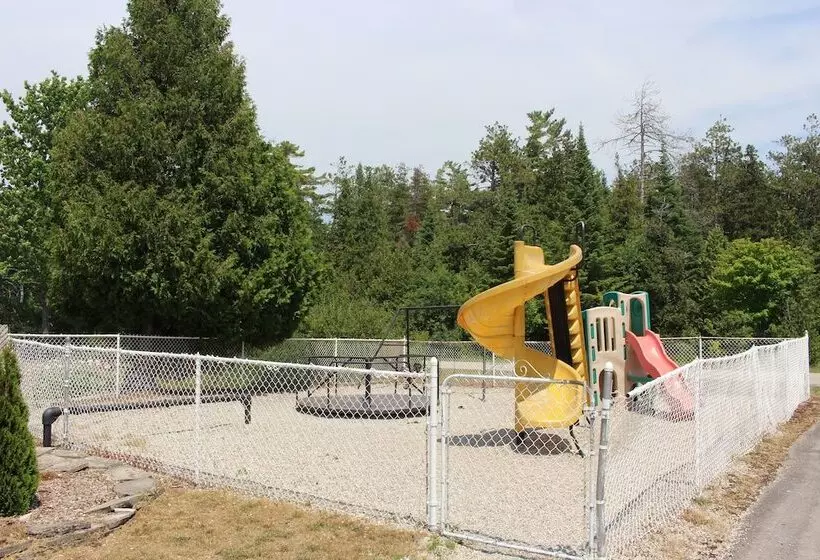 Motelli Sauble Beach Lodge