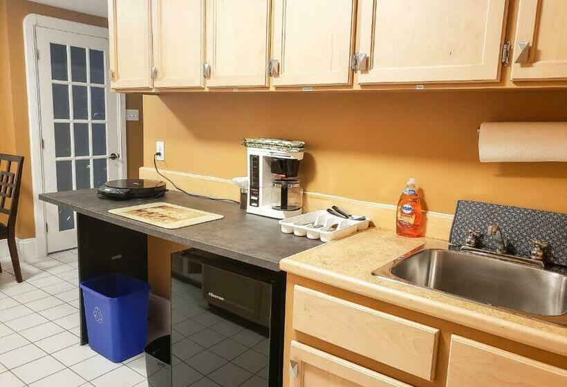 호스텔 Fox Point Inn