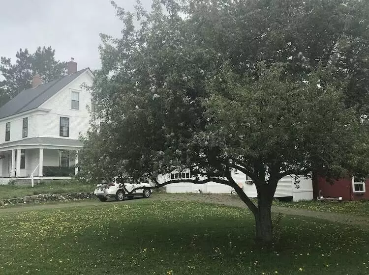 Aamiaismajoitus (B&B) Sewall House Yoga Retreat