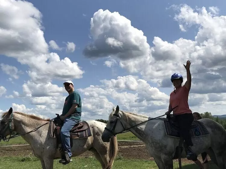 Aamiaismajoitus (B&B) Sewall House Yoga Retreat