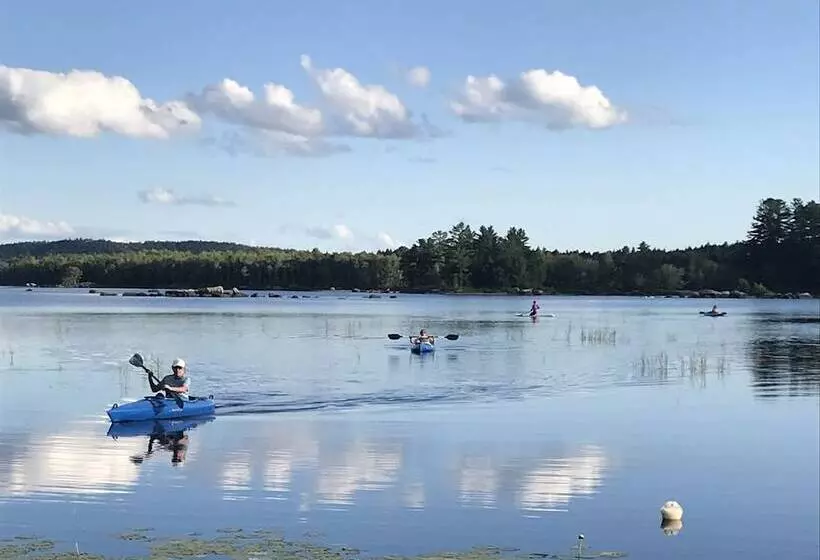 Aamiaismajoitus (B&B) Sewall House Yoga Retreat