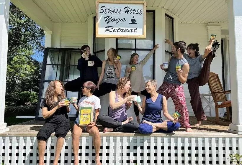 Aamiaismajoitus (B&B) Sewall House Yoga Retreat