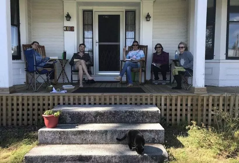 Aamiaismajoitus (B&B) Sewall House Yoga Retreat