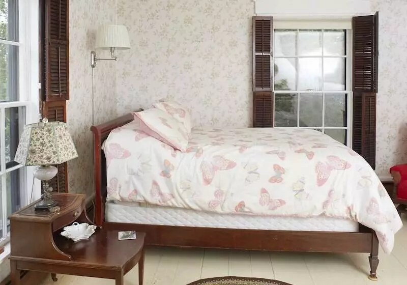 Aamiaismajoitus (B&B) Sewall House Yoga Retreat