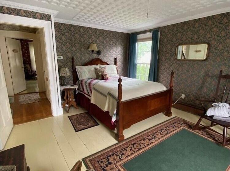 Bed and Breakfast Sewall House Yoga Retreat