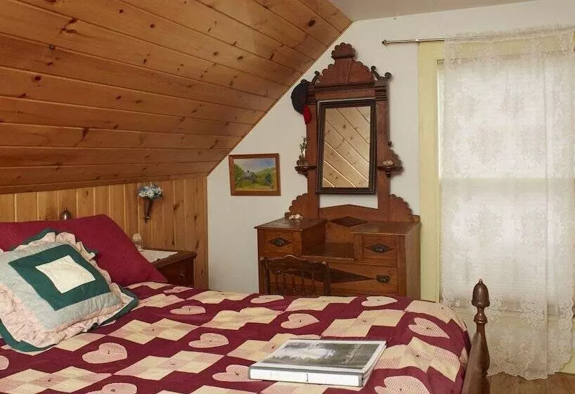 Aamiaismajoitus (B&B) Sewall House Yoga Retreat