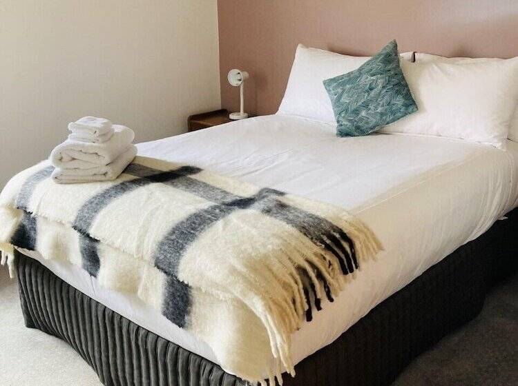 בית מלון כפרי Low Head Pilot Station