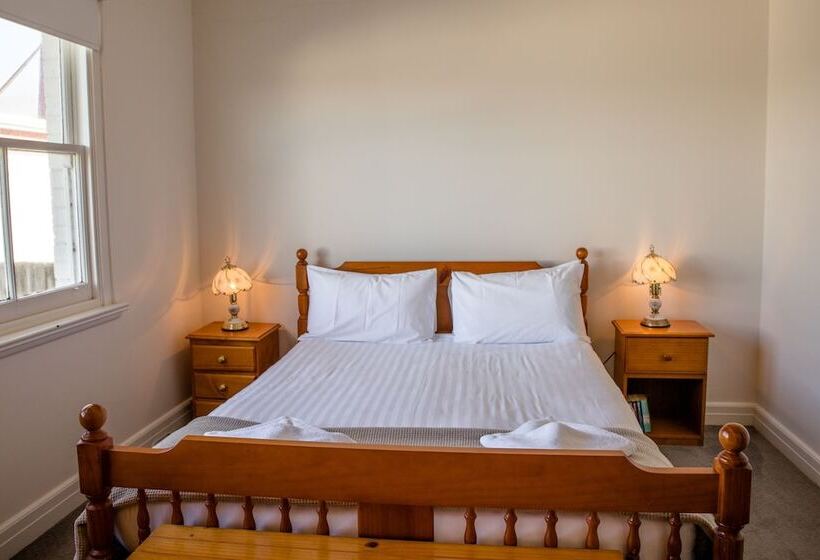 בית מלון כפרי Low Head Pilot Station