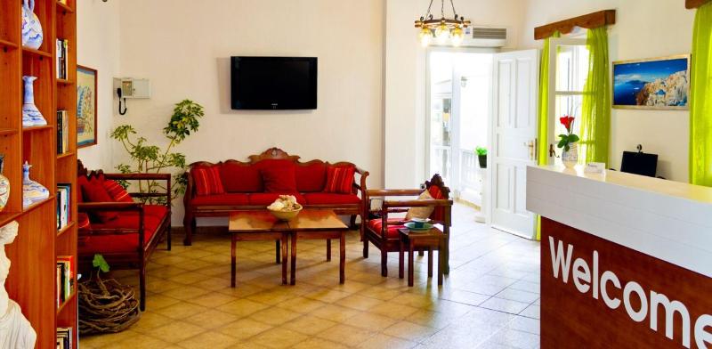 ホテル Tarelis Apartments & Studios