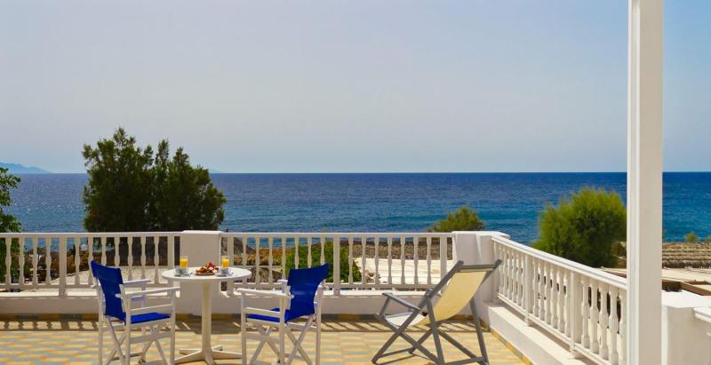 ホテル Tarelis Apartments & Studios