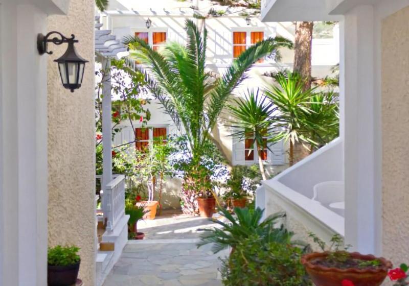 ホテル Tarelis Apartments & Studios