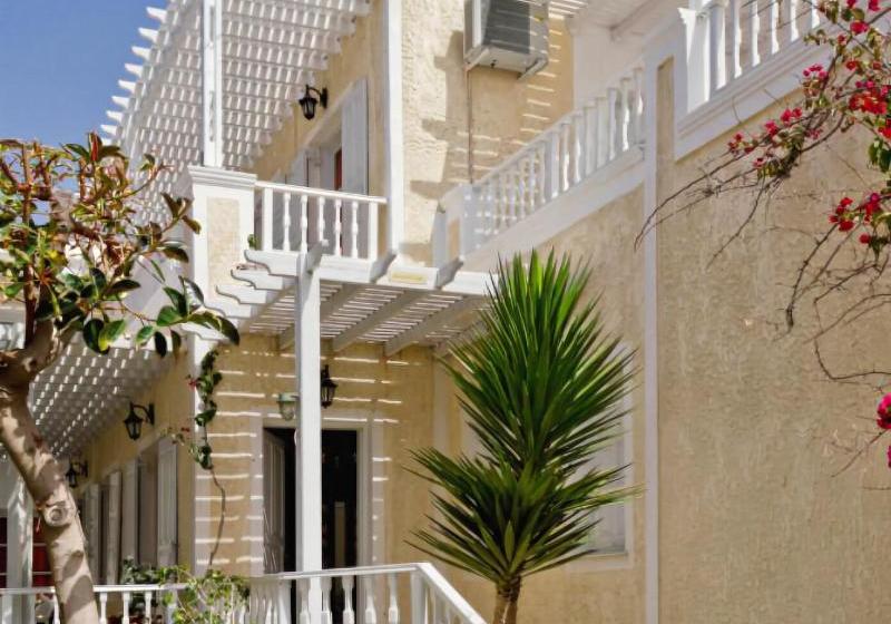 ホテル Tarelis Apartments & Studios