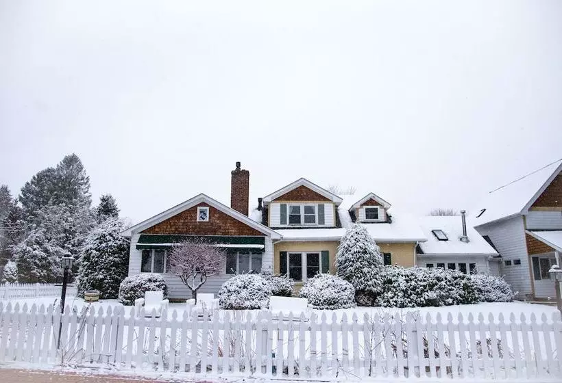 Azalea Inn Bed & Breakfast