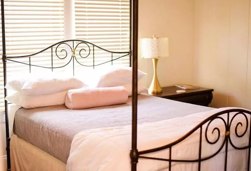 Azalea Inn Bed & Breakfast